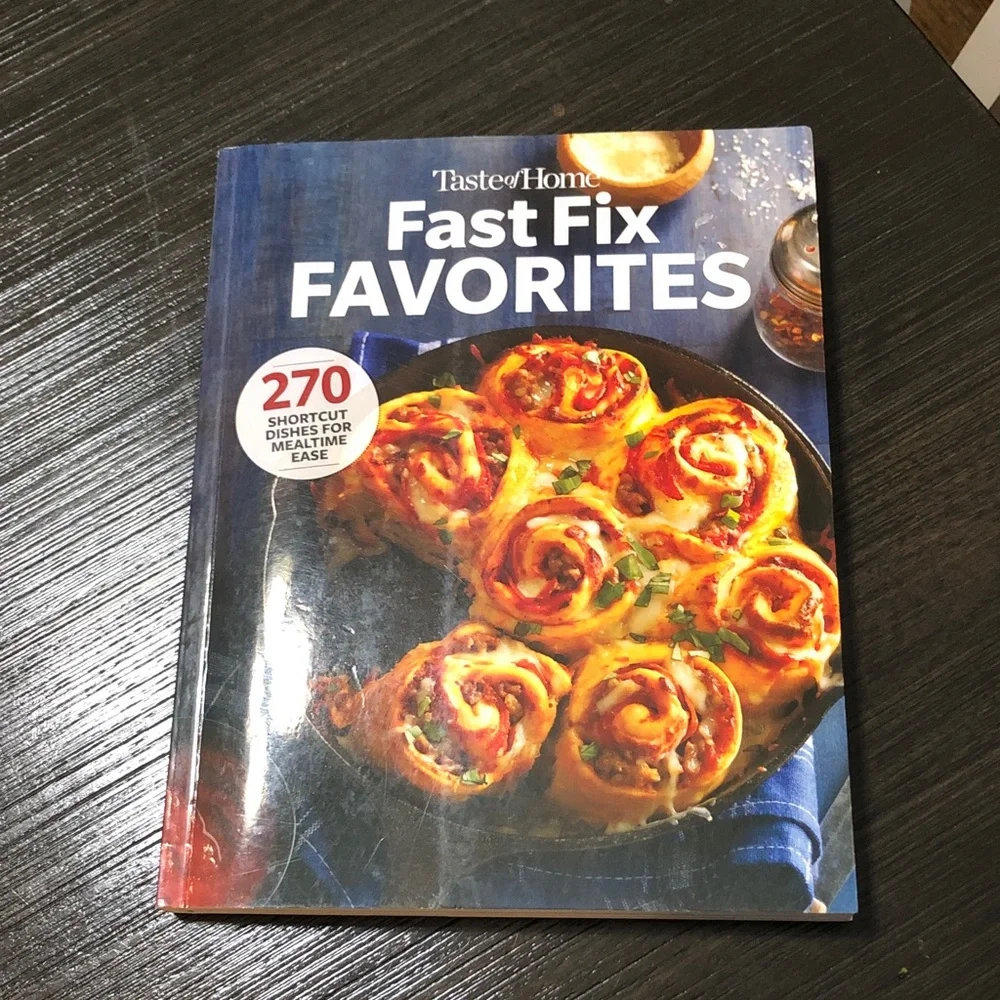 Taste of Home Fast Fix Favorites Cookbook - Blue and Red Cover